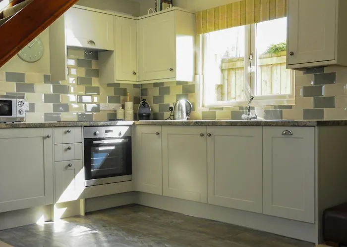 The Poplars Rooms & Cottages