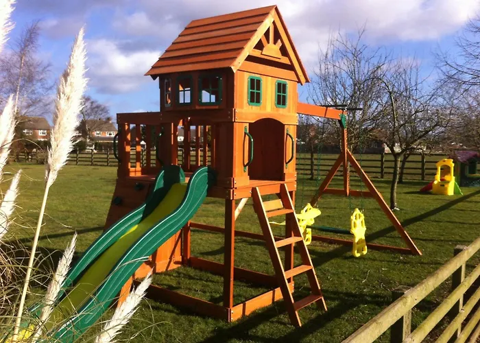 The Poplars Rooms & Cottages